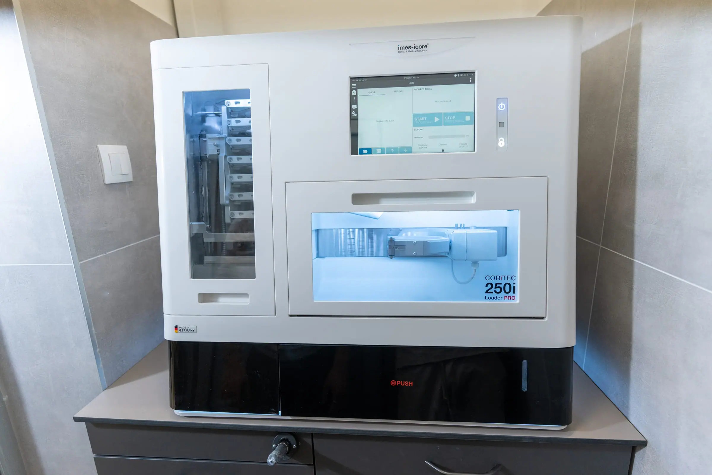 CAD/CAM glodalica u laboratoriju