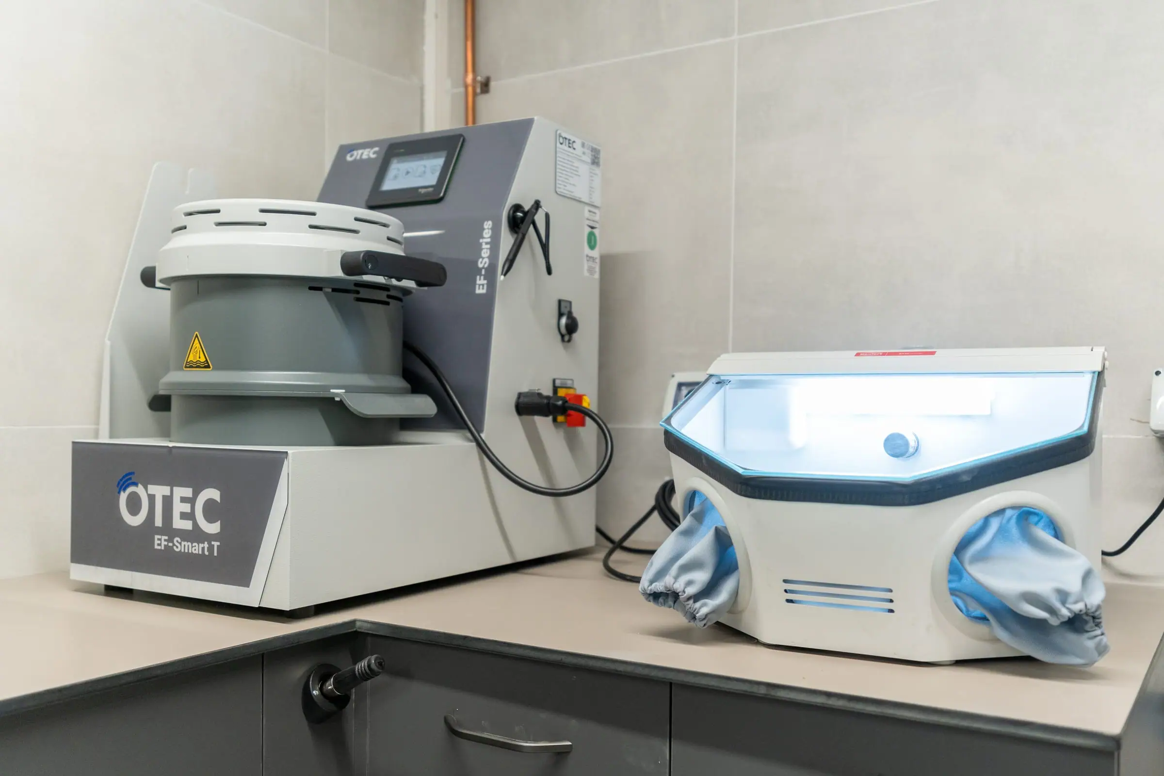 Laboratorijska oprema za završnu obradu radova